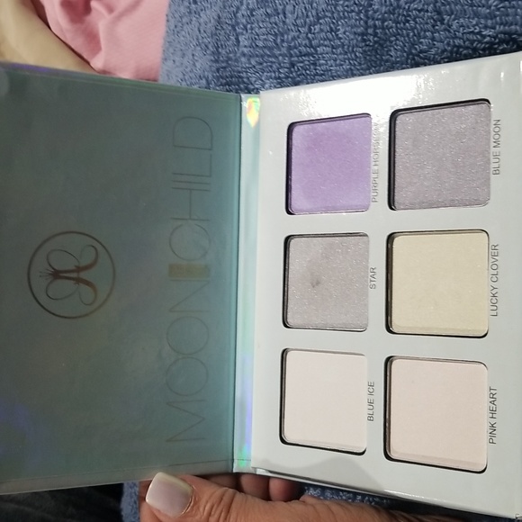 Eyeshadow - Picture 2 of 2